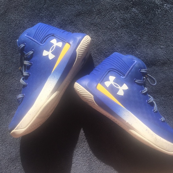 boys steph curry basketball shoes